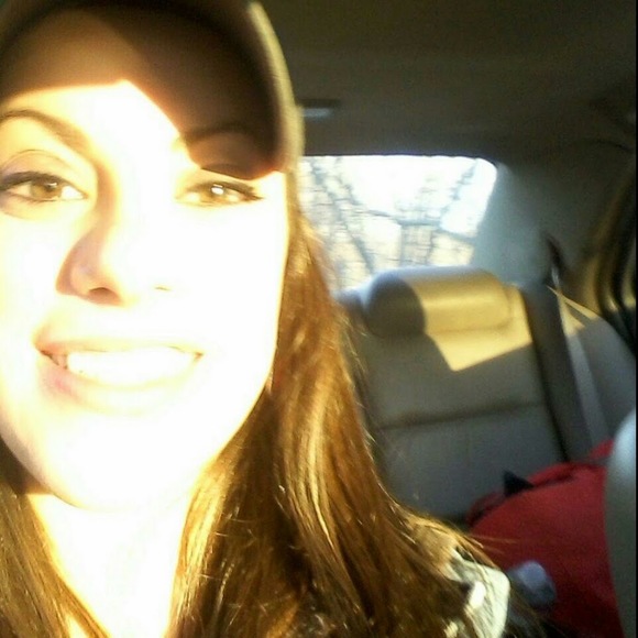 Meet your Posher, Alyssa - Picture 1 of 1